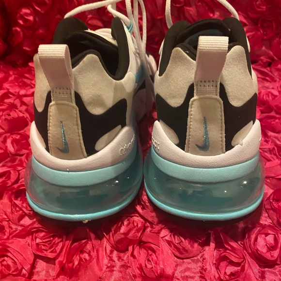 Women's Nike Air Max 270 React Shoes - Picture 6 of 10